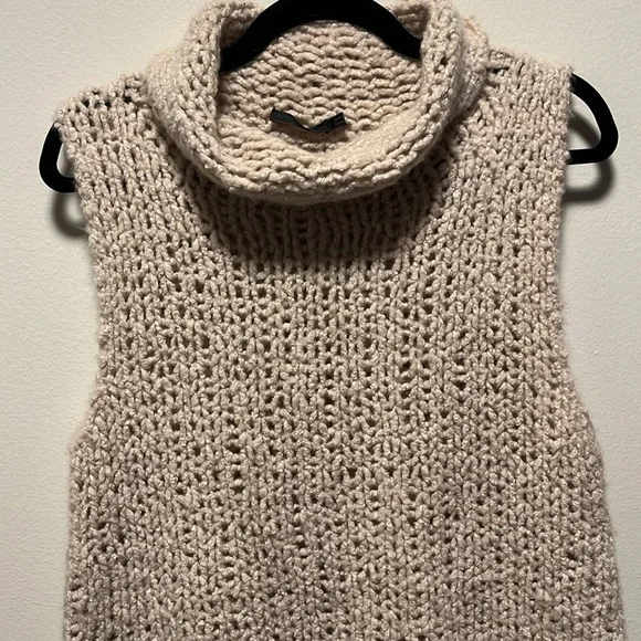 DONNA KARAN Cashmere Open Weave Turtleneck Sleeveless Sweater, Beige,Size Medium - Picture 2 of 9